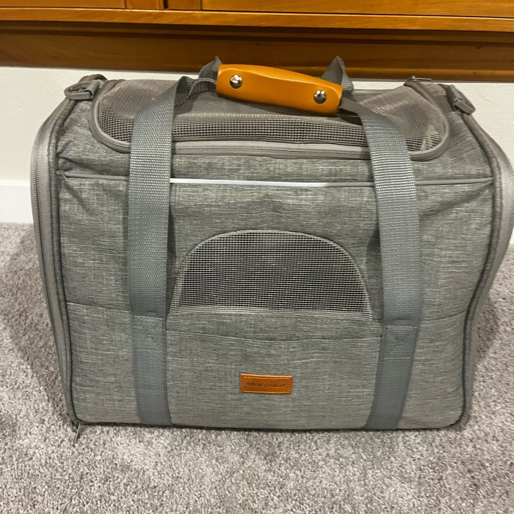 Pet carrier